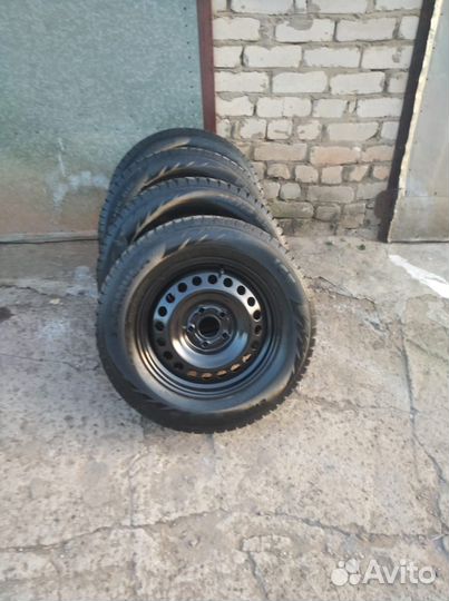 Formula Ice 215/65 R16