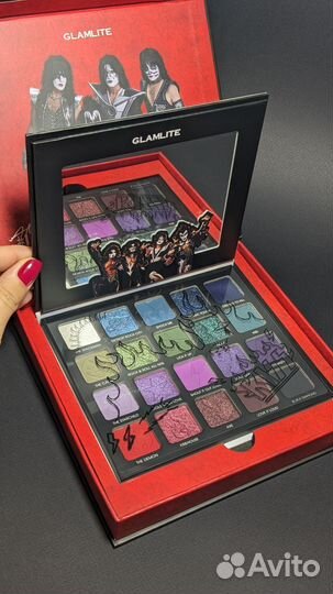 В наличии Glamlite Kiss Palette