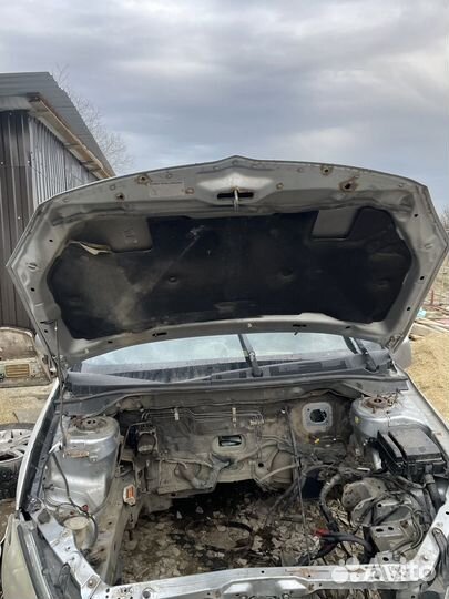 Капот на mitsubishi lancer 9