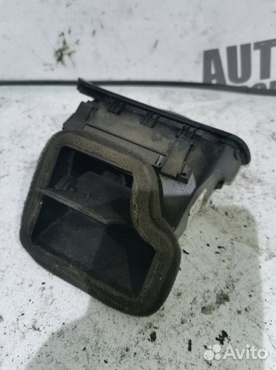 Дефлектор левый Volkswagen Passat Variant B6 BVY