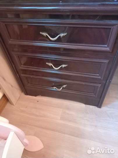 Тумбочка прикроватная