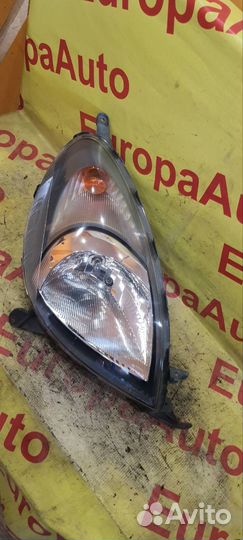 Фара передняя правая Toyota Funcargo NCP20