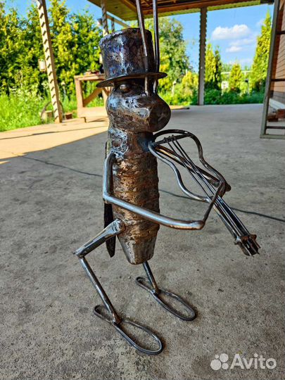 Садовая фигура Кузнечик