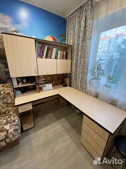 Угловой компьютерный письменный стол