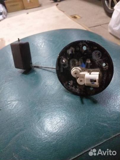 Поплавок топливного бака Тойота раф 4 ACA 31/2006