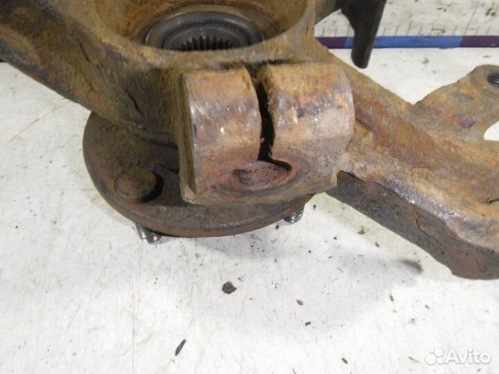 Кулак передний левый Ford Focus I