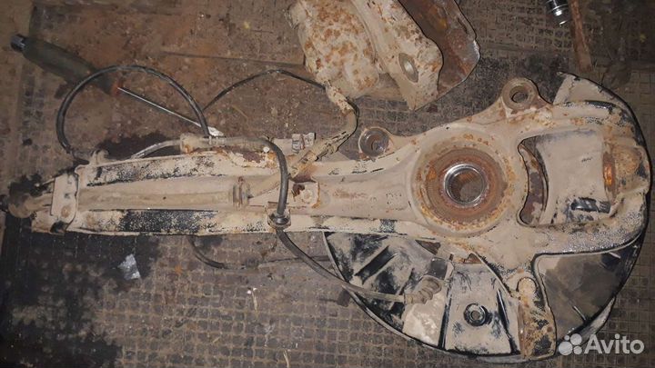 Цапфа рулевая левая Volkswagen Touareg 2.5 td