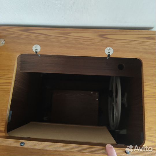 Электрическая швейная машина