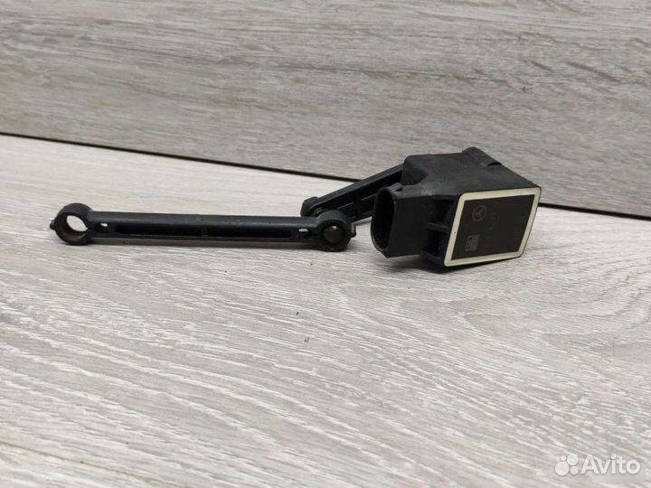 Датчик уровня кузова Mercedes