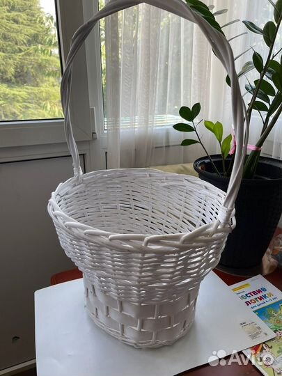 Корзина плетеная белая
