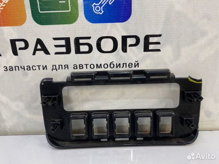 Накладка на консоль между сиденьями Mitsubishi