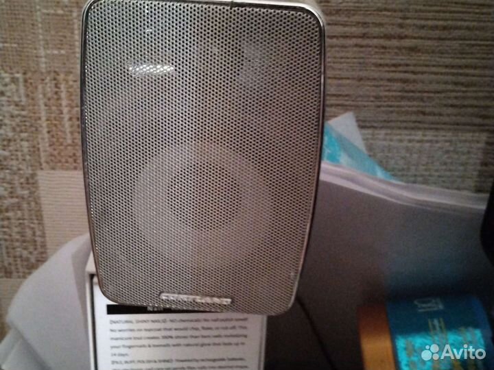 Колонки с сабвуфером и видеоплеер