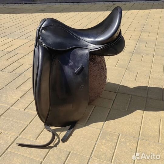 Выездковое седло