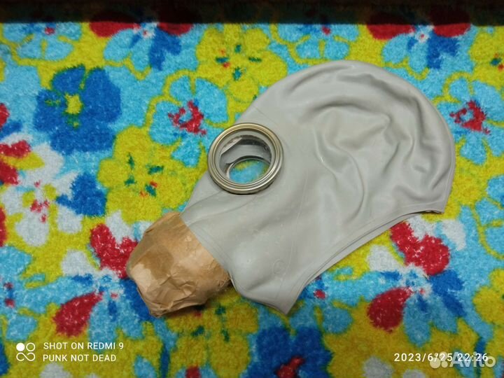 Противогаз, фильтр и подсумок