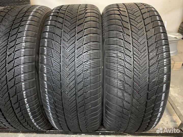 Bridgestone Blizzak LM-001 275/45 R20 110V