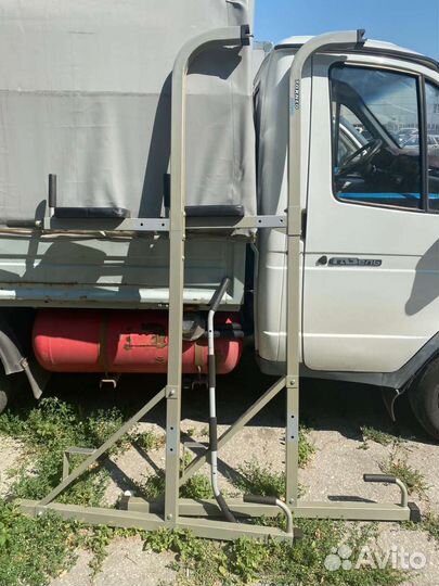 Стенка для подтягивания и отжимания на брусьях