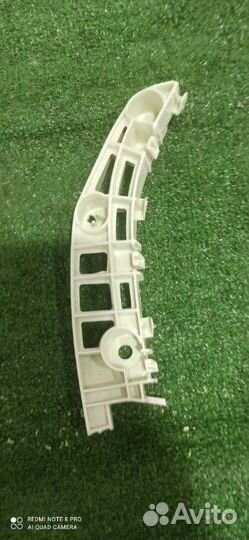 Направляющая бампера переднего правая Mitsubishi