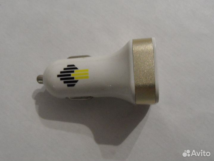 Автомобильное зарядное устройство USB