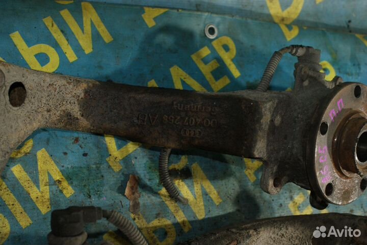 Передний поворотный кулак Audi A6 C5