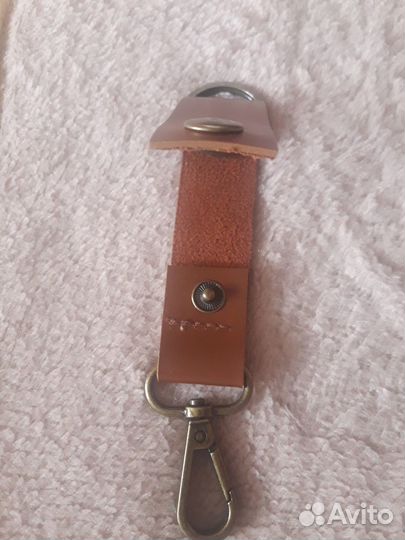 Фирменный кожаный брелок