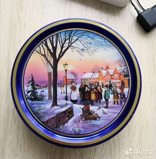 Жестяные банки от печенья