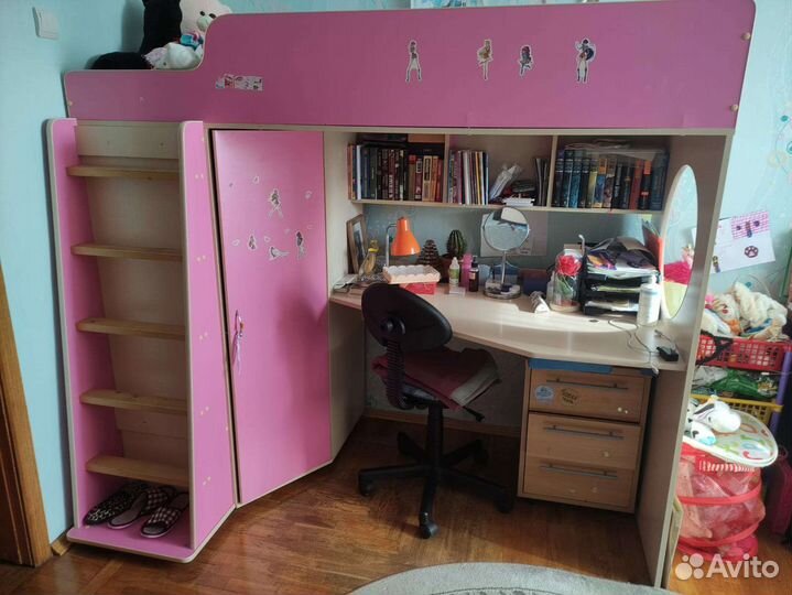 Детская кровать чердак со столом и шкафом бу