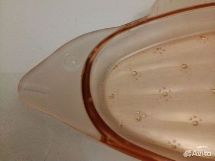 Два винтажных блюда под рыбу,карамельное стекло
