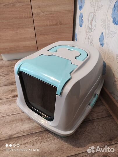 Лоток, наполнитель, кормушка и корм для кошек