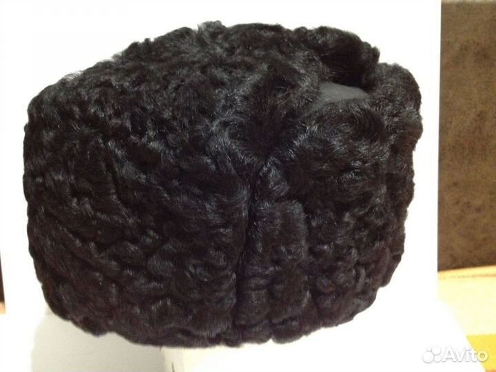 Шапка ушанка из каракуля с кожаным верхом 54 разм