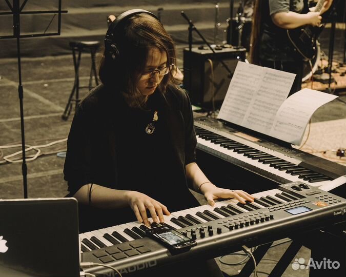 Уроки вокала, уроки игры на гитаре, барабанах, фор