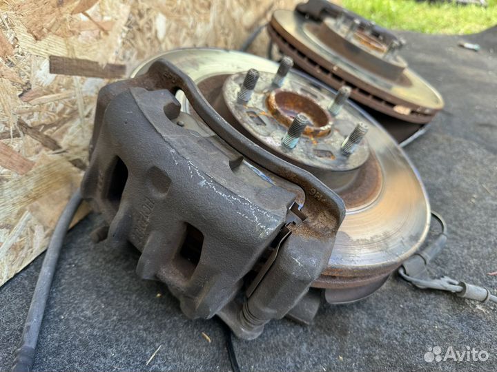 Поворотный кулак правый и левый kia sorento 2.4