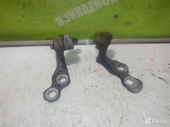 Петля двери передней Форд Фокус 2