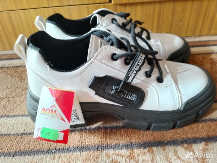 Кроссовки женские