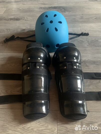 Шлем велосипедный и наколенники