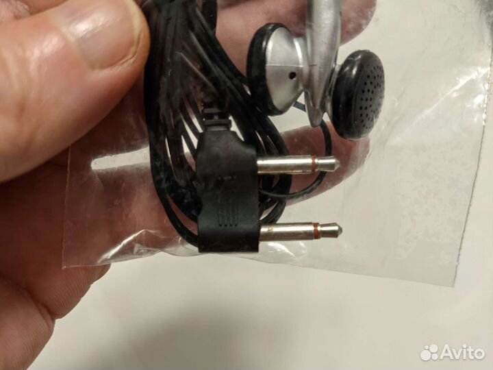 Наушники под гнездо с двумя штекерами