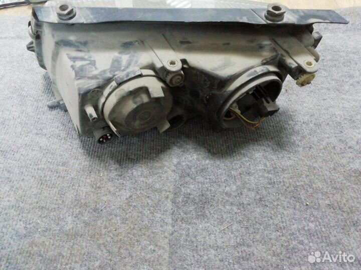 Фара передняя правая Volkswagen Passat 1.8 2000