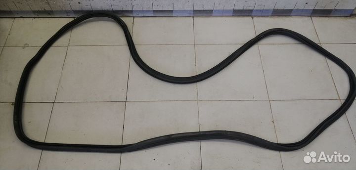 Уплотнитель багажника Tiguan 2011-2016