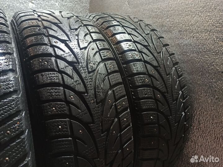 Kumho I'Zen RV Stud KC16 215/70 R16
