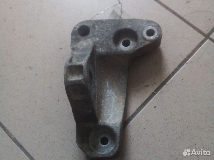 Кронштейн двигателя volkswagen т 5