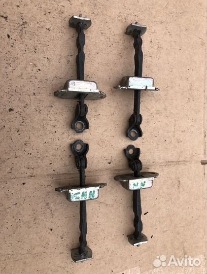 Ограничитель двери Nissan Note (E11) 2006-2013