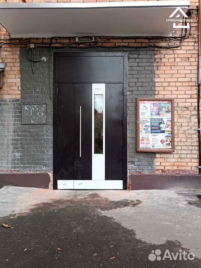 Дверь входная в подъезд
