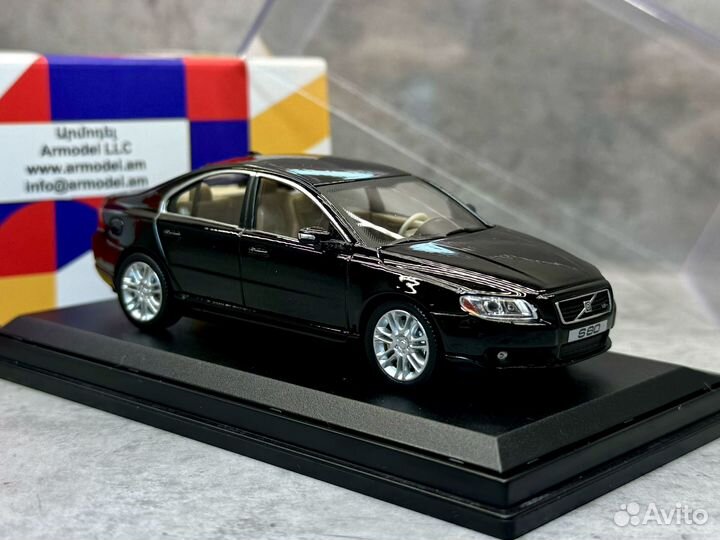 Модель автомобиля Volvo S80 2009 черная 1:43