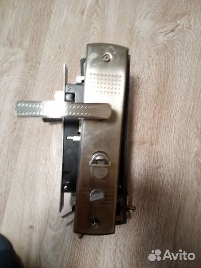 Замок дверной