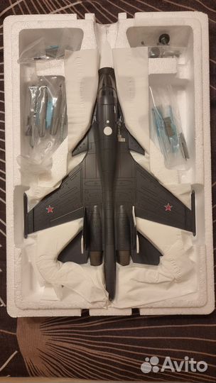 Модель самолета Су-34. Металл