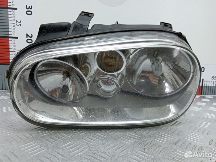 Фара передняя для Volkswagen Golf 4