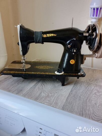 Швейная машина Чайка 2