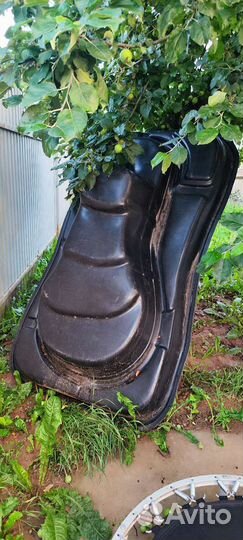 Пластиковый бассейн пруд