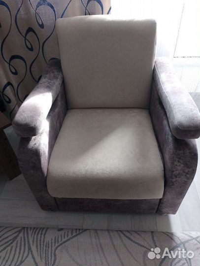 Комплект мягкой мебели в хорошем состоянии