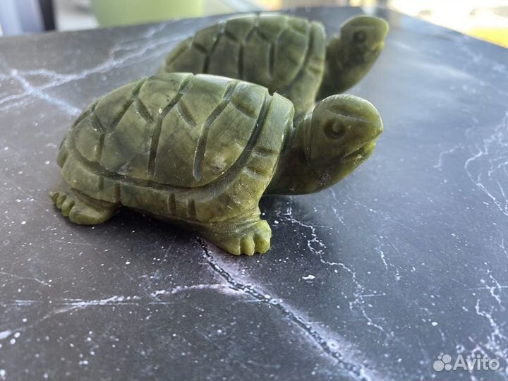 Черепашка из натурального нефрита