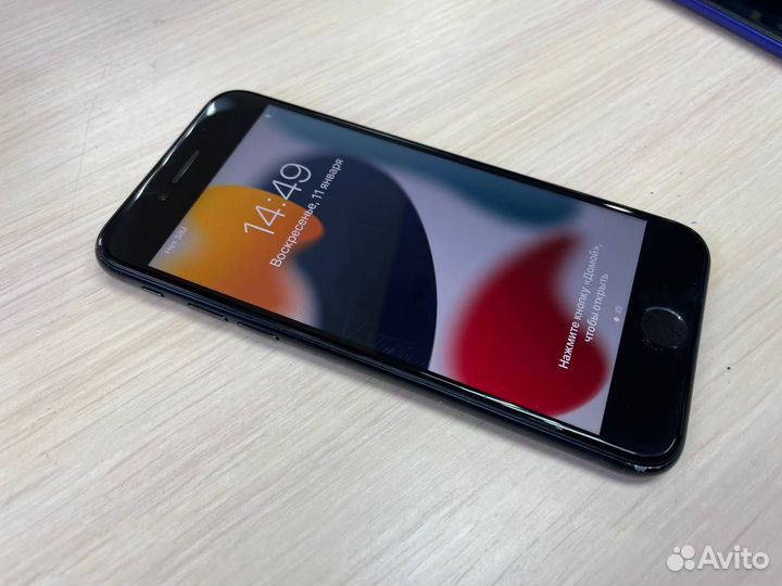 iPhone SE, 64 ГБ